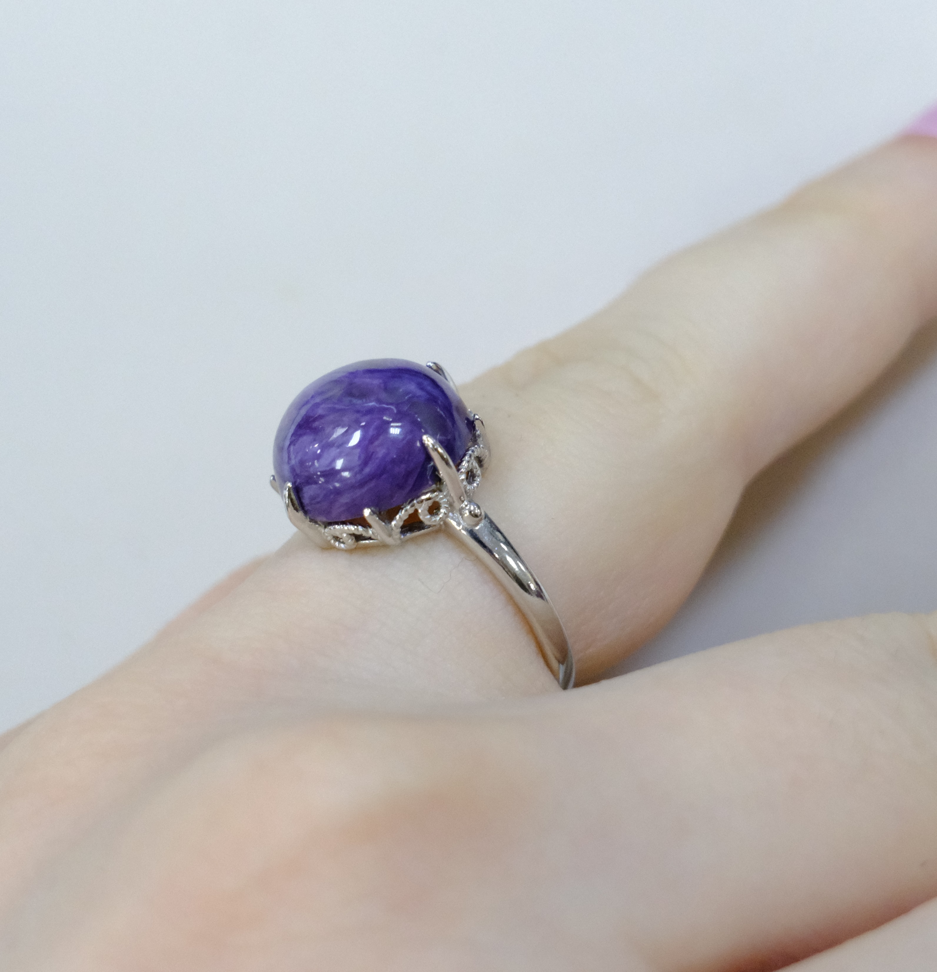 Серебряное кольцо с чароитом